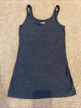 🌴 BUNDLE 5 FOR $25! 
Old Navy Dark Charcoal Scoop Neck Tank Top
